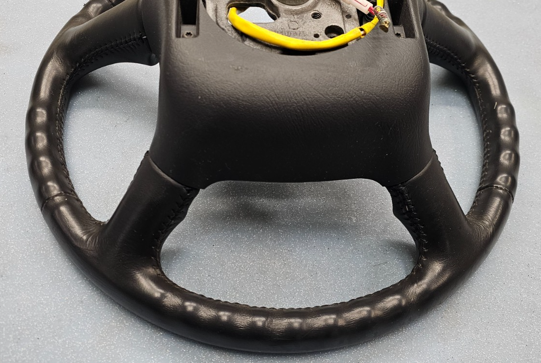 99-02 Chevy Silverado Tahoe Suburban Blazer SONOMA Steering Wheel Leather black