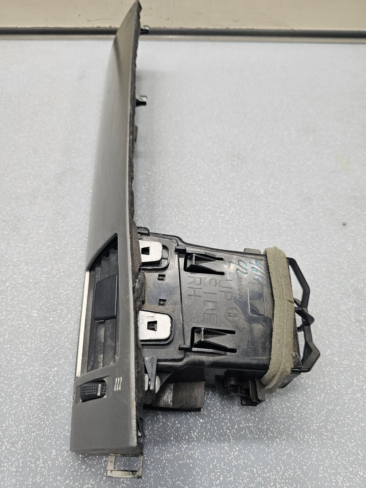 🔥2007-2012 NISSAN VERSA DASH AC AIR VENT W/ BEZEL PANEL RIGHT SIDE OEM SILVER