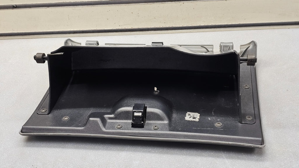 🔥01-07 CARAVAN TOWN COUNTRY VOYAGER DASH GLOVE BOX COMPARTMENT ASSEMBLY GRAY