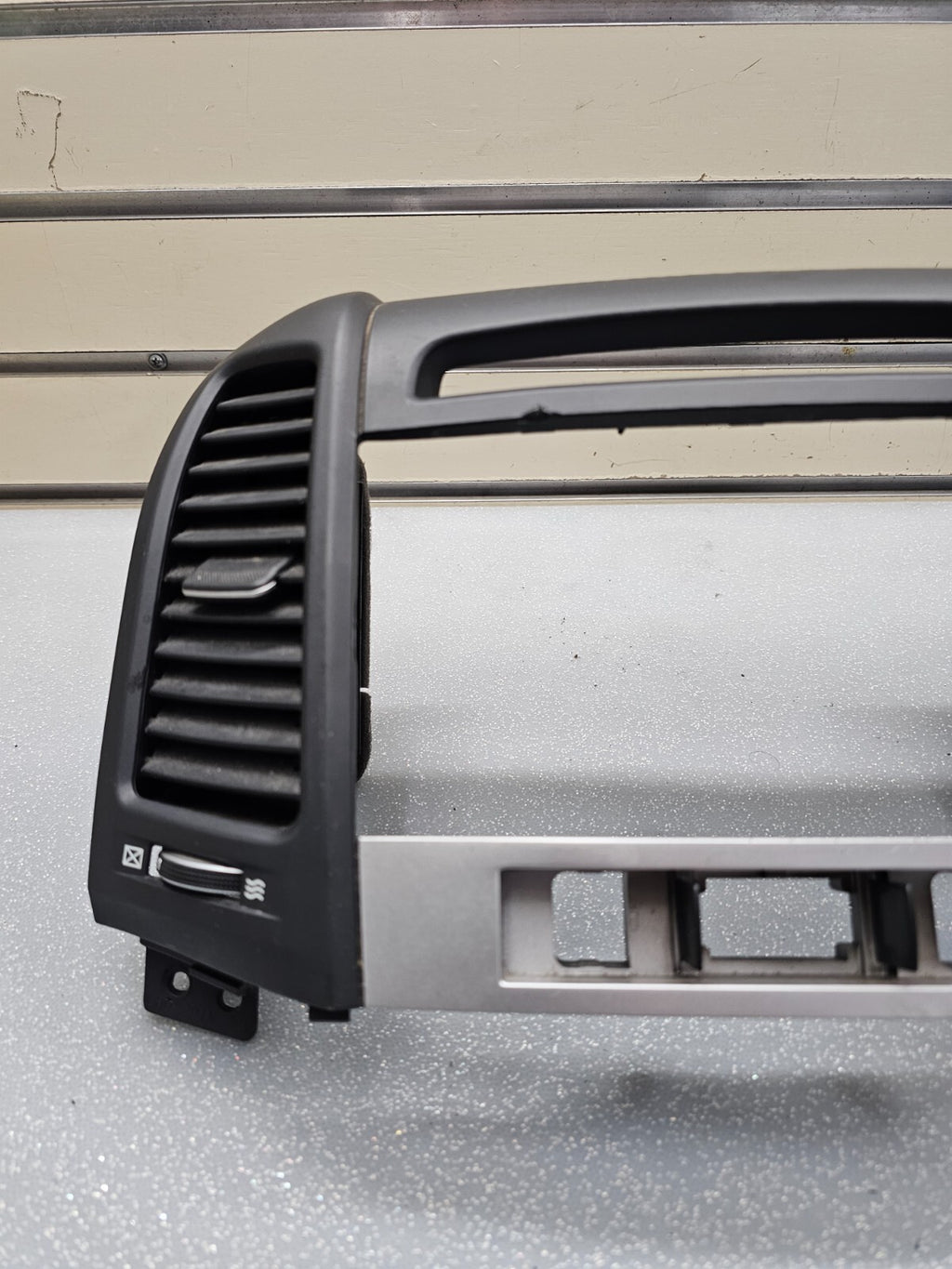 🔥10-12 Hyundai Santa Fe Dash Radio Surround Bezel Climate Trim Panel Black B53