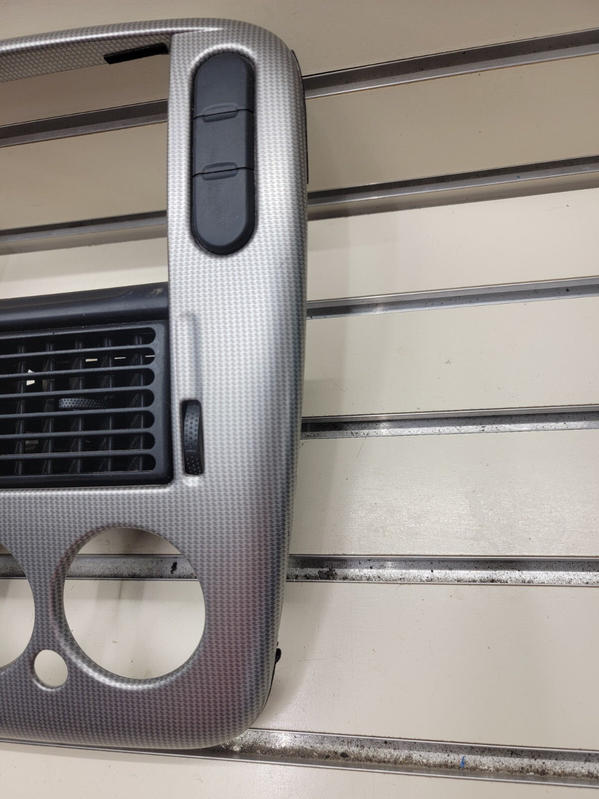 02-05 FORD EXPLORER RADIO AUDIO CLIMATE TEMPERATURE CONTROL BEZEL TRIM silver