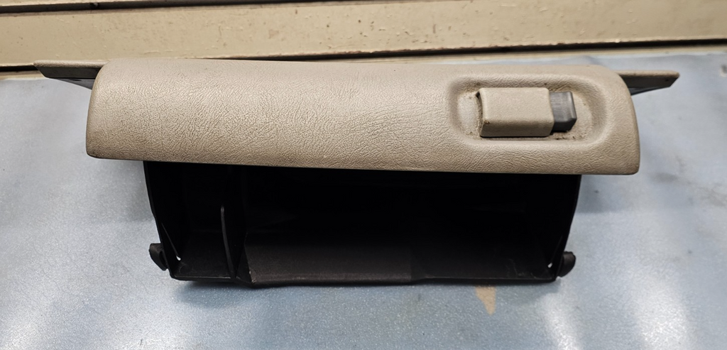 95-99 CHEVY GMC TRUCK SILVERADOC/K Glove Box Storage Compartment Assembly TAN