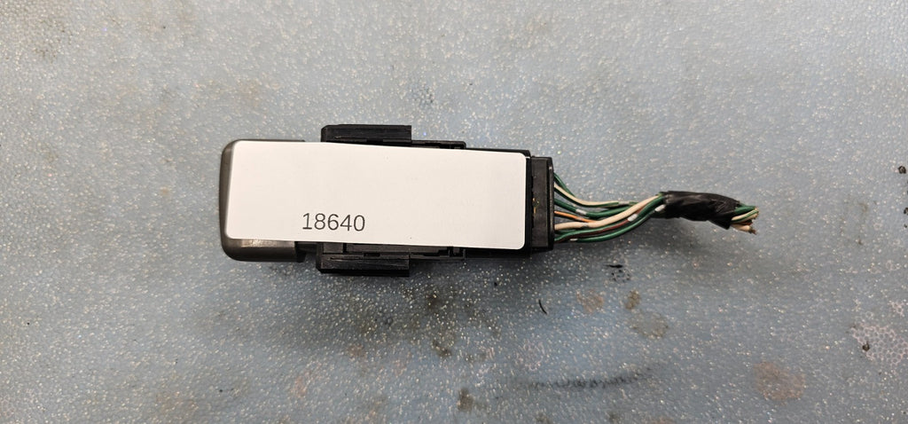 98-02 COROLLA 05-10 AVALON HAZARD EMERGENCY LIGHT SWITCH DRIVER ASSEMBLY BLACK