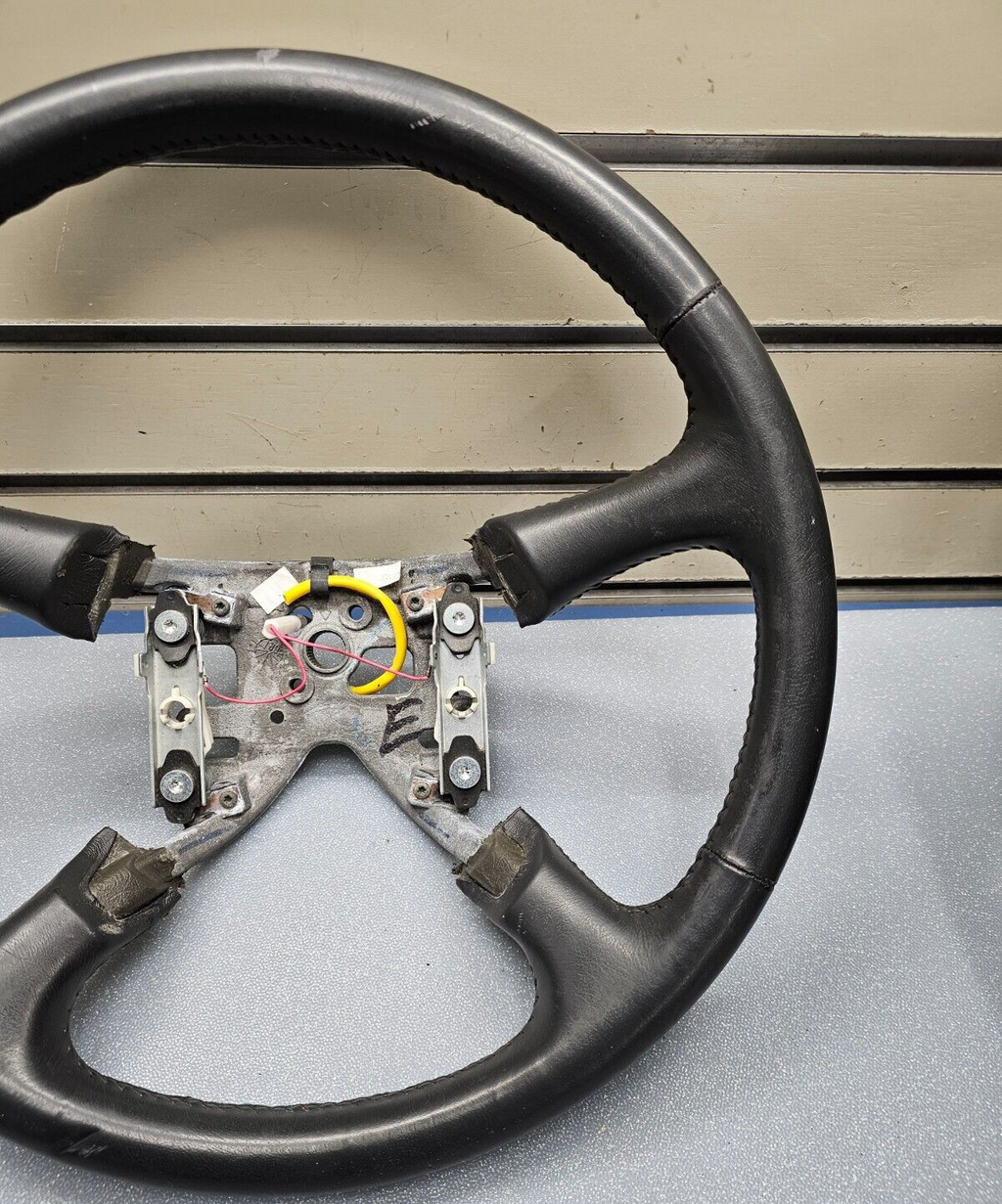 99-02 Chevy Silverado Tahoe Suburban Blazer SONOMA Steering Wheel Leather black