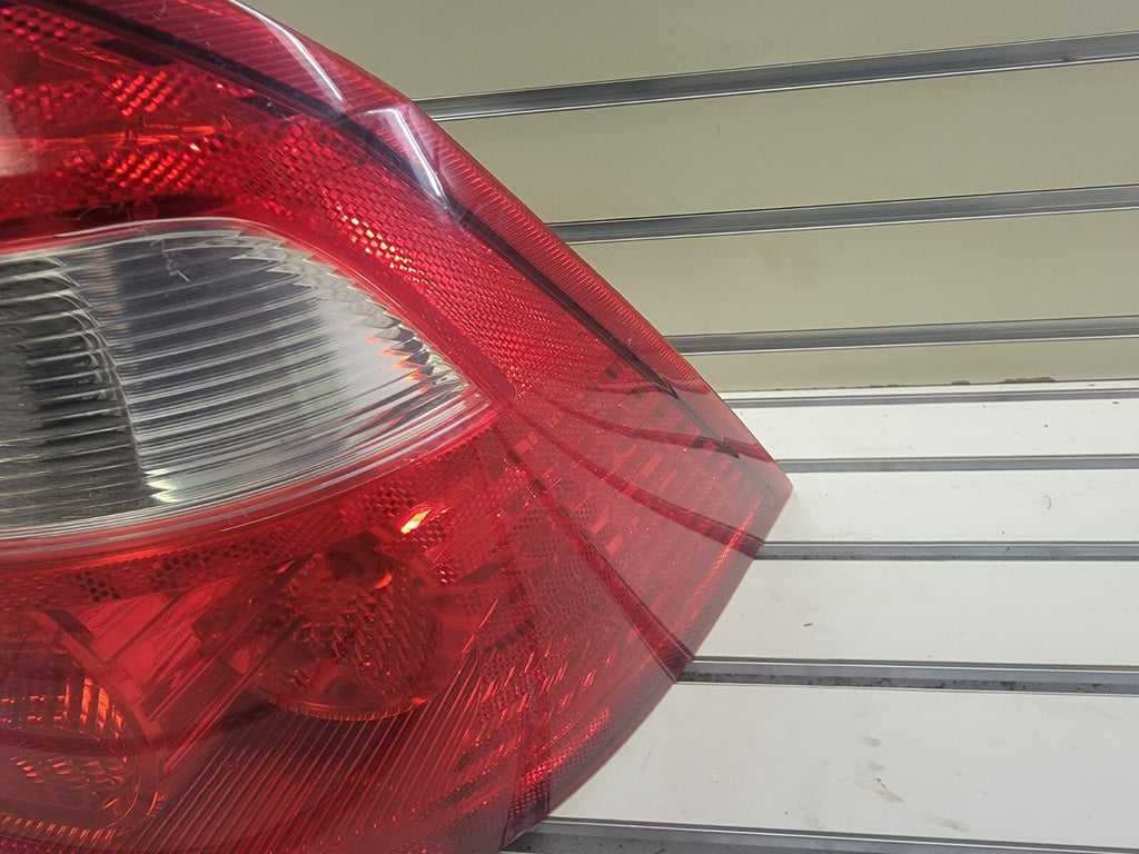 🔥2005-2007 Ford Five Hundred Passenger Side right Tail Light tailight