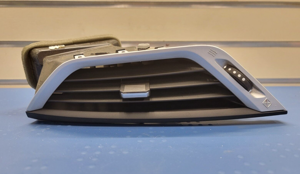 10-17 CHEVROLET EQUINOX FRONT CENTER DASH BEZEL right passenger AIR VENT SILVER