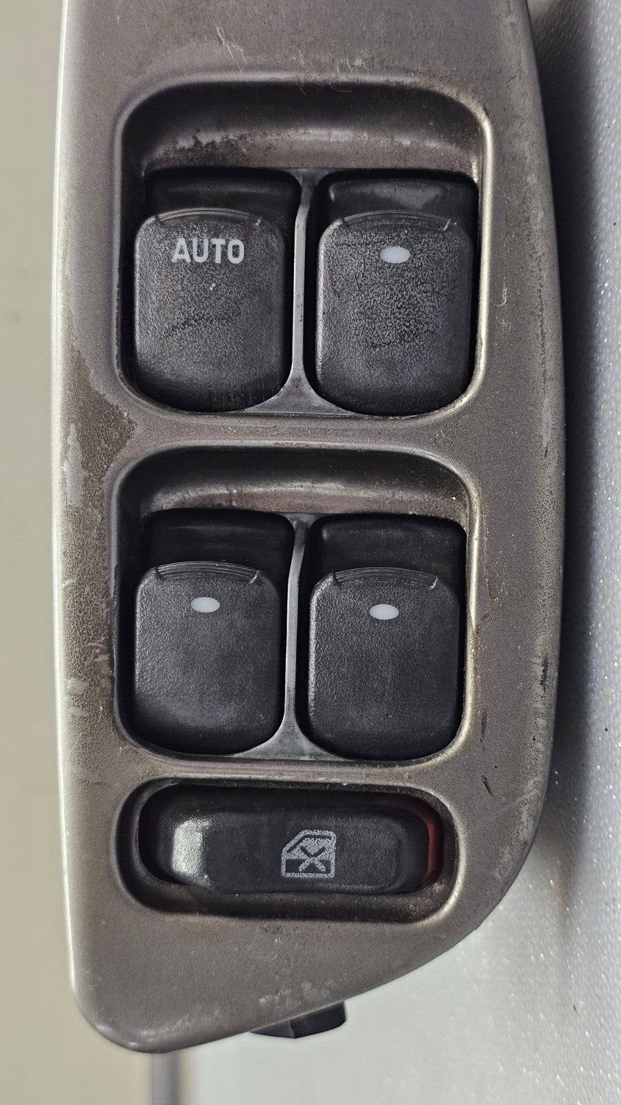 04-07 MALIBU LEFT DRIVER MASTER POWER WINDOW DOOR CONTROL SWITCH ASSEMBLY SILVER