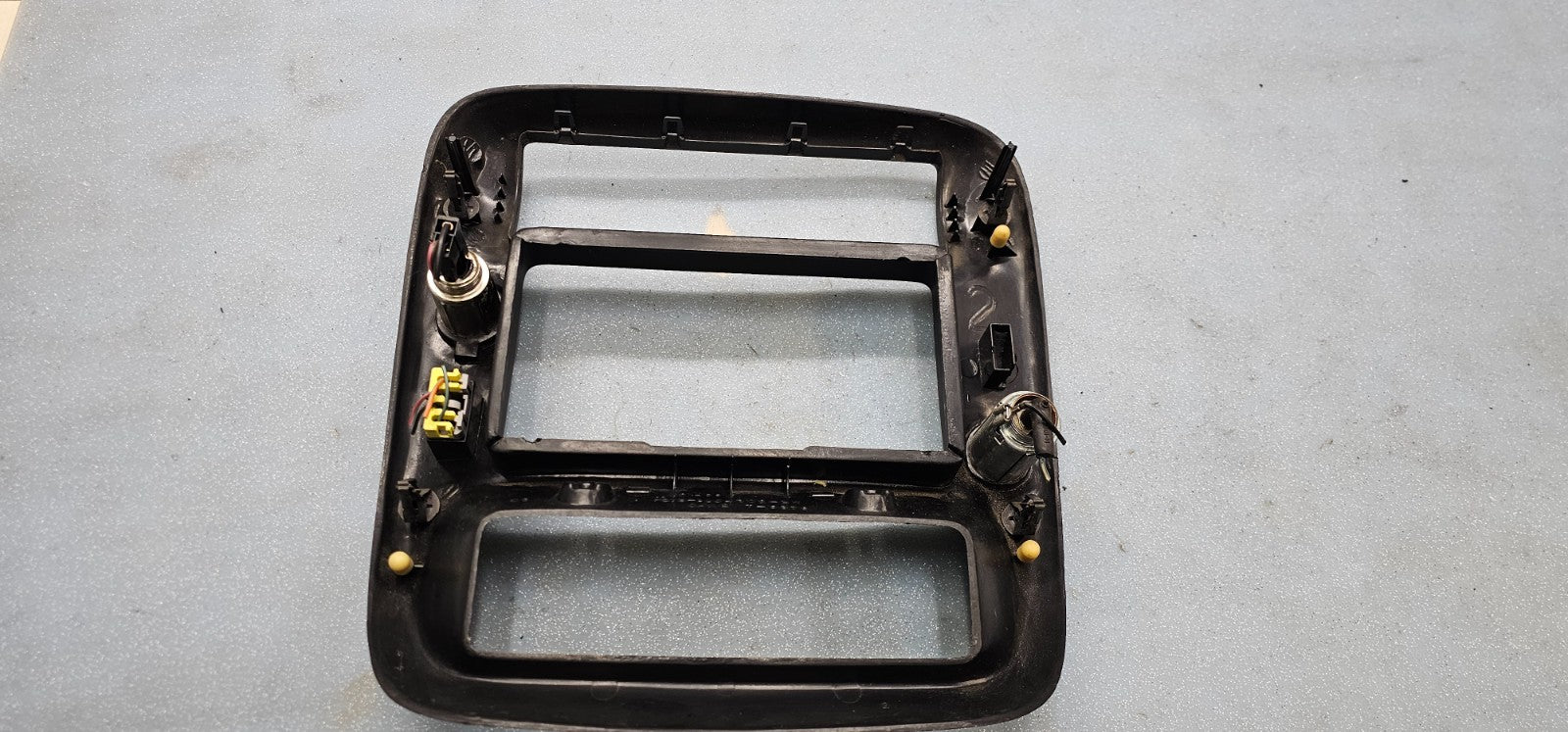 95-10 Ranger Explorer Center Dash Radio Stereo Display Bezel Trim Panel BLACK B2