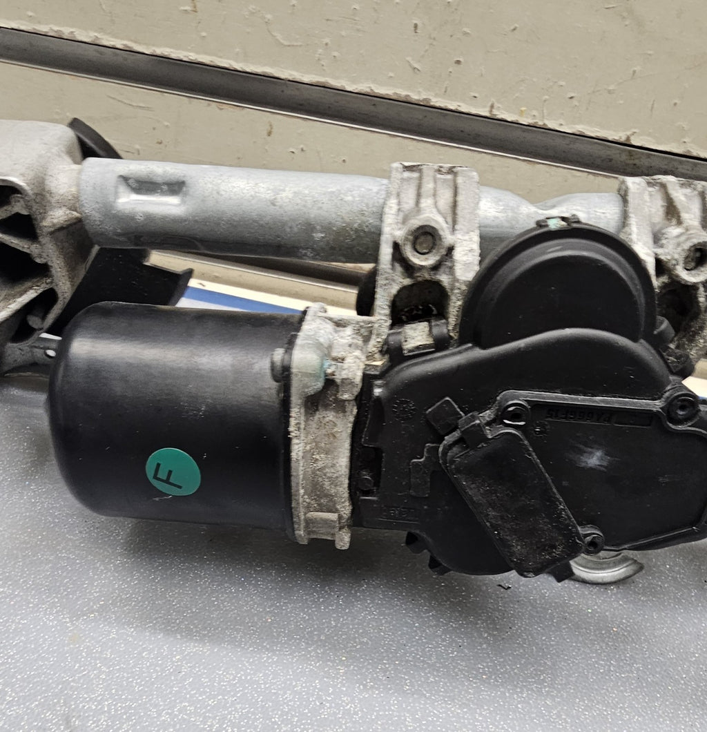 🔥2011-2017 NISSAN JUKE  Windshield Wiper Motor w/Linkage
