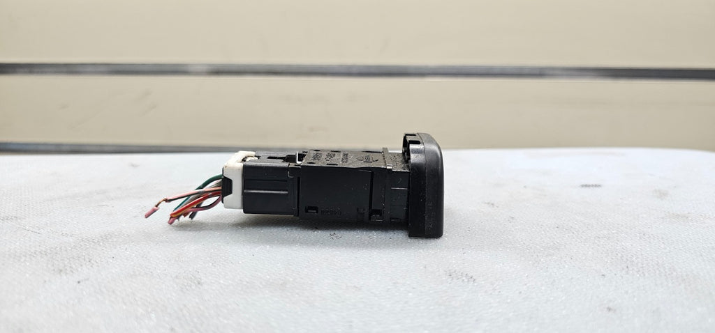 01-04 Pathfinder Dash Hazard Emergency Light Lamp Control Switch Assembly Black