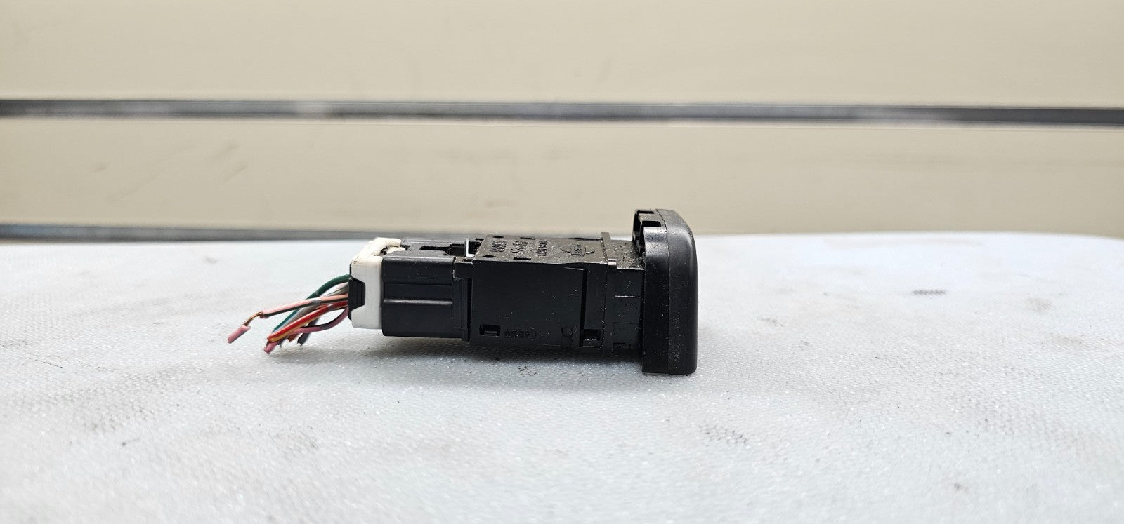 01-04 Pathfinder Dash Hazard Emergency Light Lamp Control Switch Assembly Black