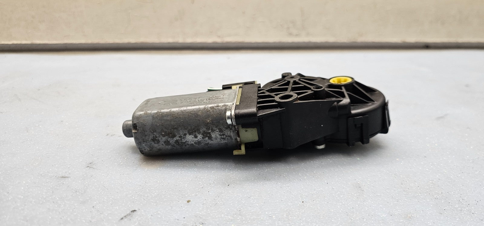 04-15 Titan Armada Left driver seat adjustment motor Recline Regulator Assembly