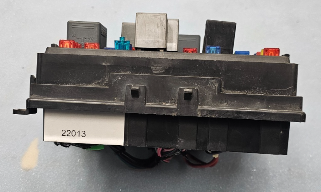 🔥99-02 Silverado Sierra Fuse Box Relay Junction Engine Integrated Power Module