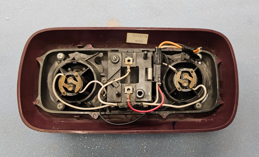 🔥1995-2000 Chevy Suburban Tahoe Dome Map Light deep maroon OEM