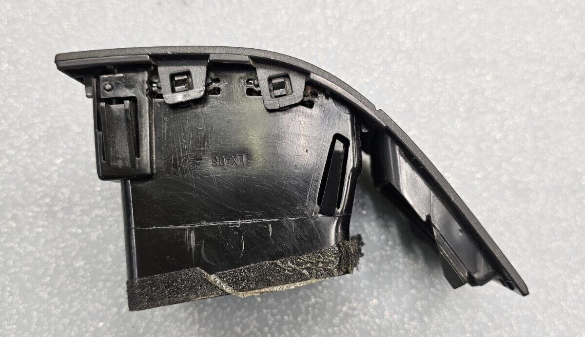 2005-2010 Chrysler 300 300C Dash A/C Heater Air Vet Front RIGHT BLACK VT42