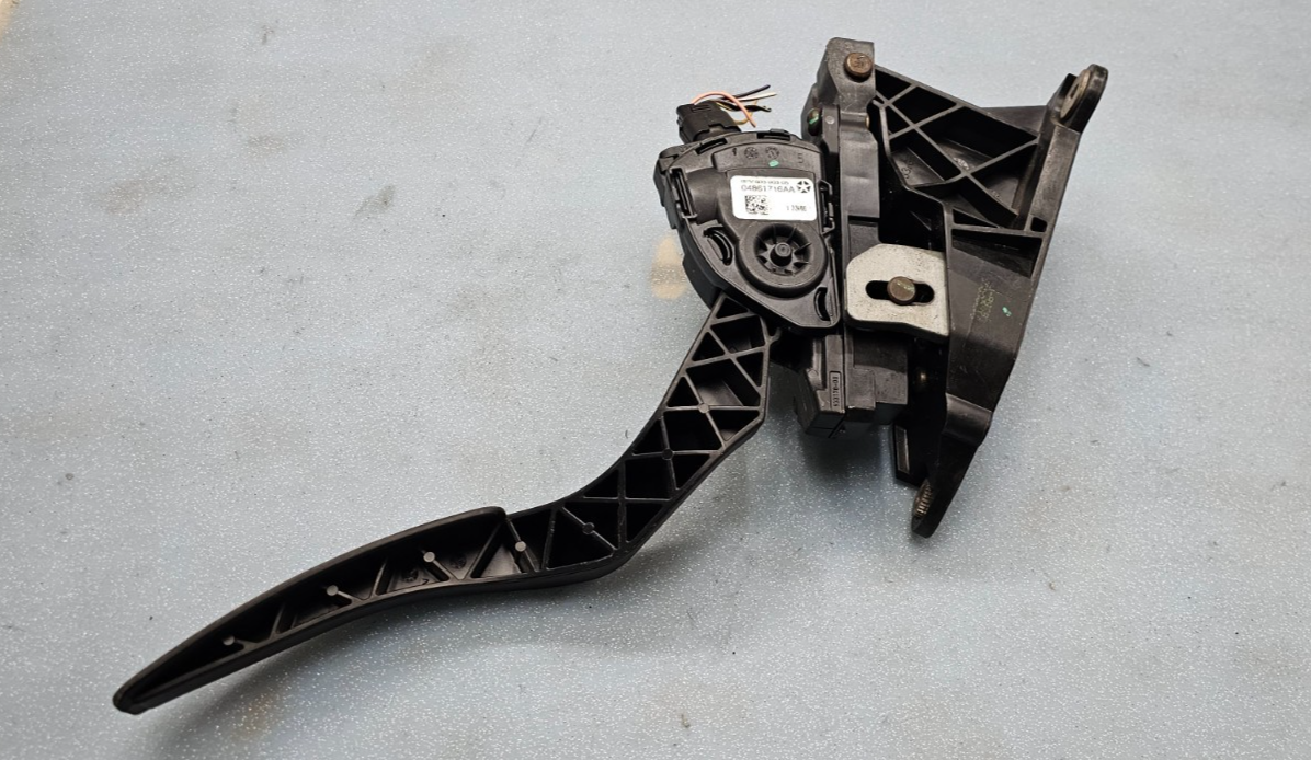 🔥07-10 CHRYSLER 300 CHARGER MAGNUM ACCELERATOR PEDAL Assembly OEM