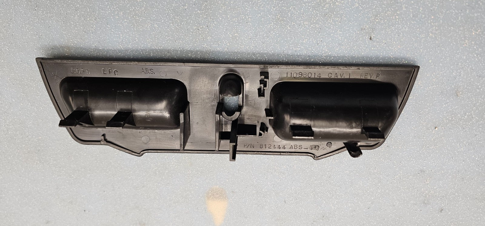 95-06 Silverado Sierra C/K 1500 2500 Center Console Jump Seat Lid Latch Assembly