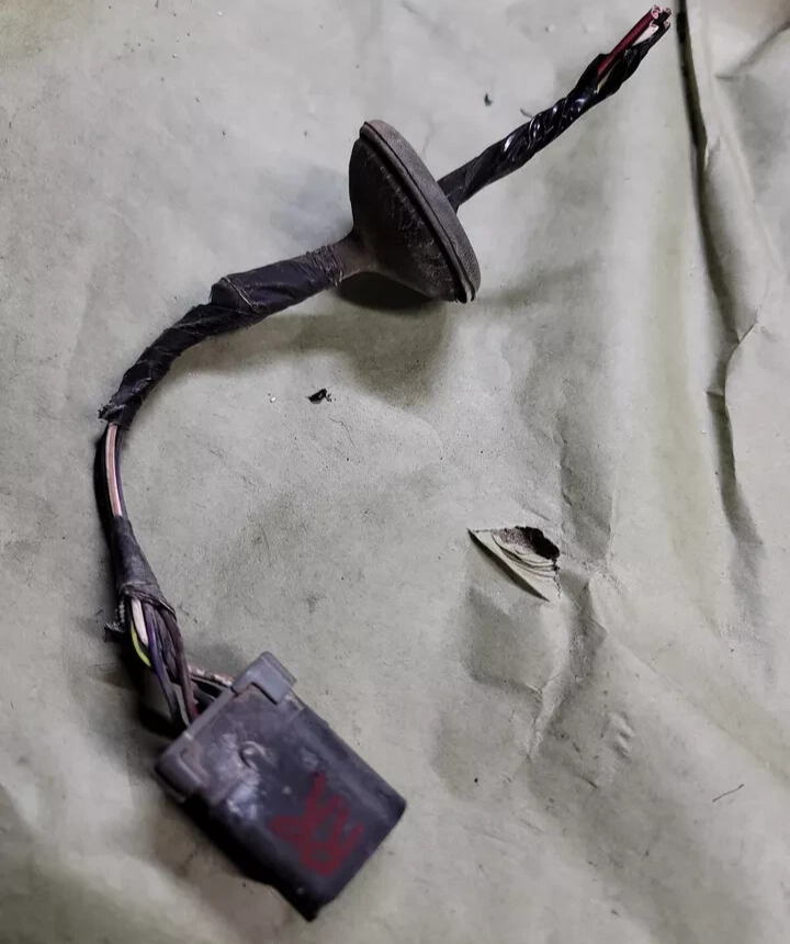 🔥99-04 JEEP GRAND CHEROKEE REAR RIGHT PASSENGER TAIL BRAKE STOP LIGHT CONNECTOR
