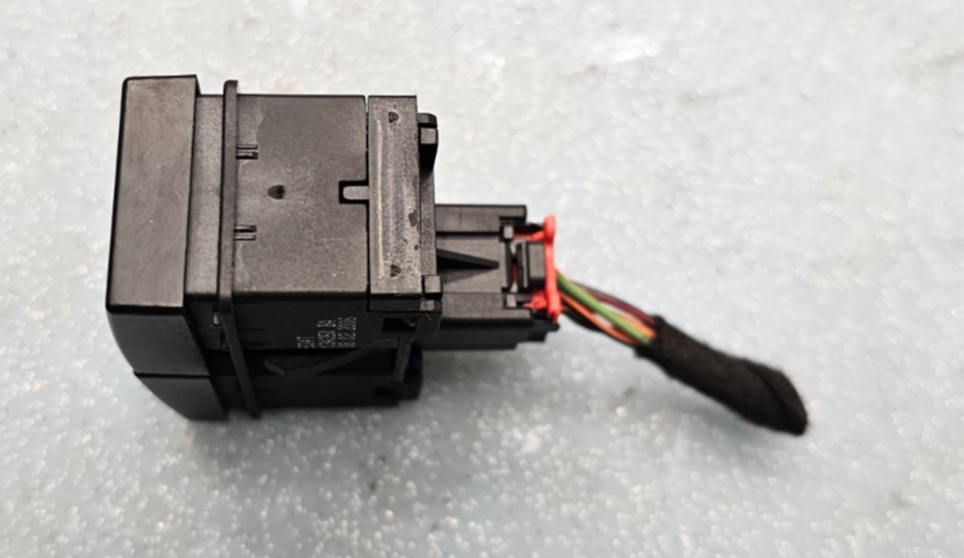 🔥05-07 FORD Focus Emergency Hazard Light Flasher Button Control Switch BLACK