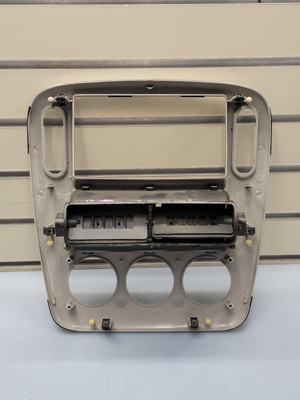 02-05 FORD EXPLORER RADIO AUDIO CLIMATE TEMPERATURE CONTROL BEZEL TRIM silver