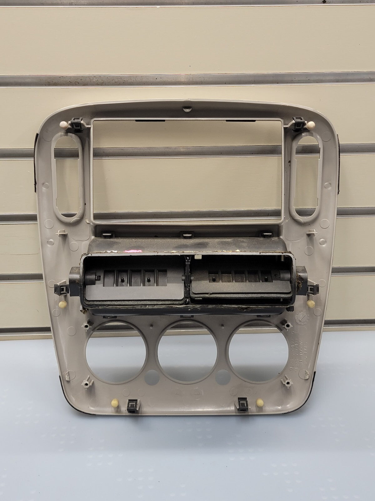 02-05 FORD EXPLORER RADIO AUDIO CLIMATE TEMPERATURE CONTROL BEZEL TRIM silver