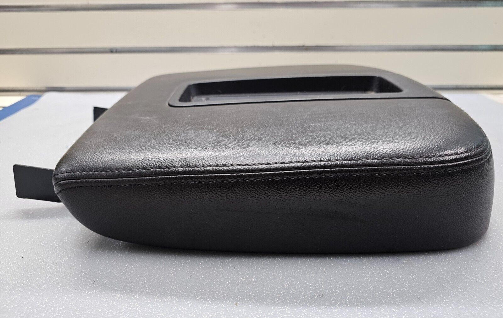 🔥07-13 Tahoe Suburban Yukon Leather Console Lid Armrest Cover Top Pad Black JS5