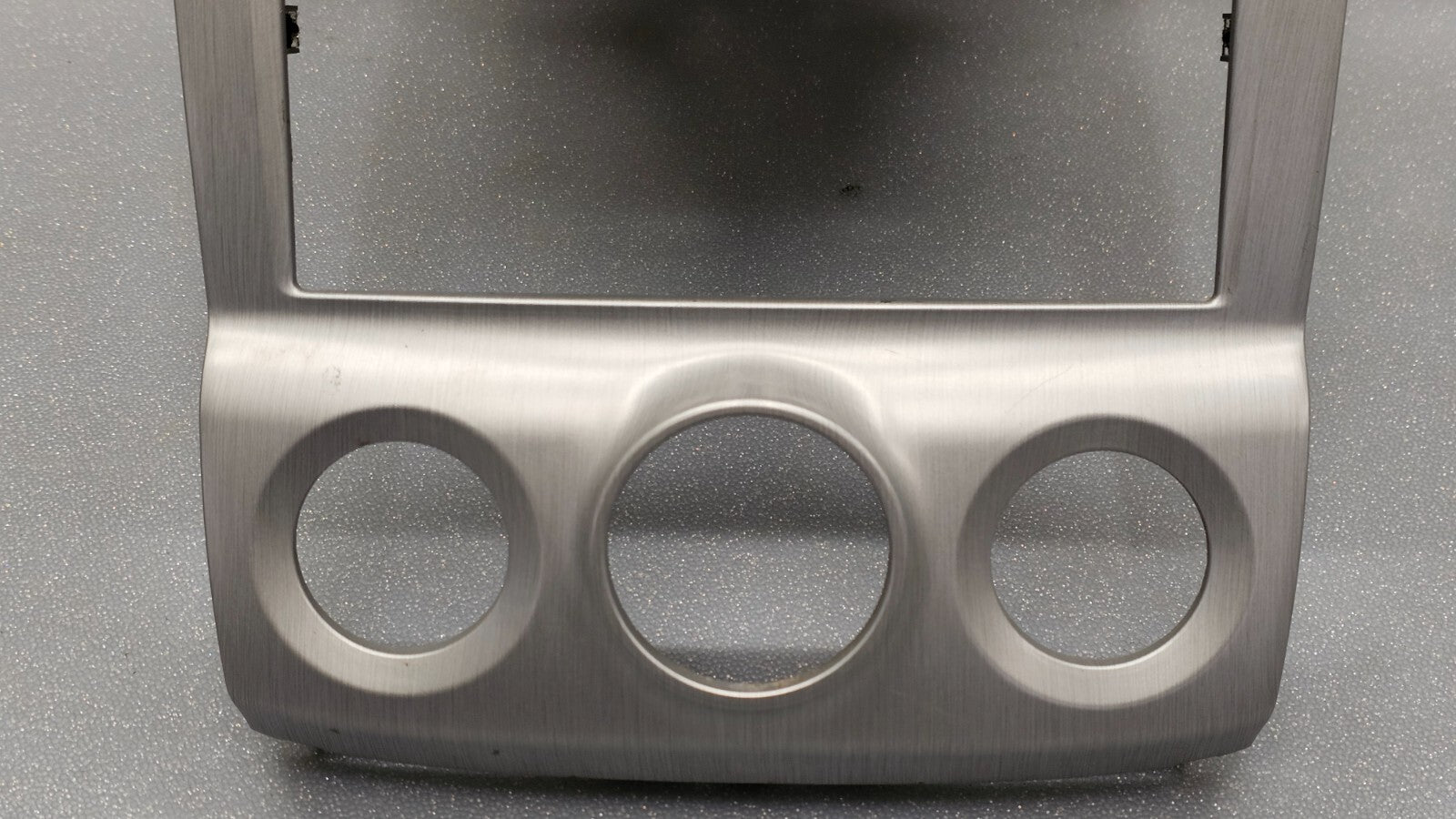 05-09 SPORTAGE CENTER DASH RADIO STEREO BEZEL TRIM PANEL CLIMATE CONTROL SILVER