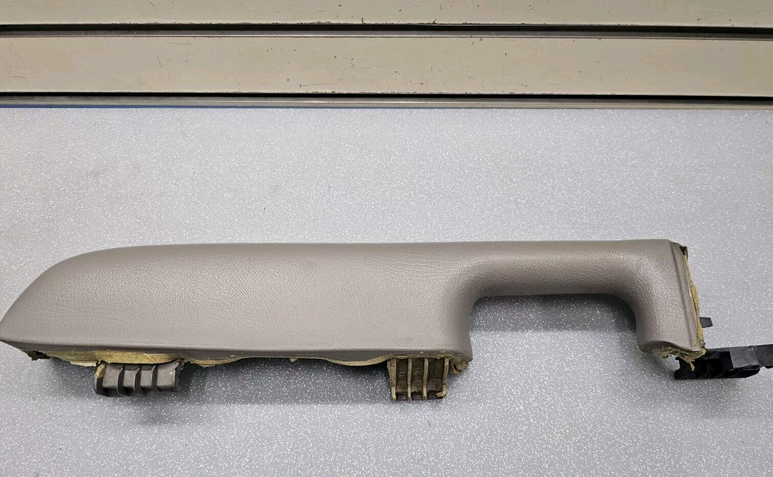 🔥99-02 Silverado SIERRA TAHOE DoorPanel ARMREST Front RIGHT Handle LIGHTGRAY H1