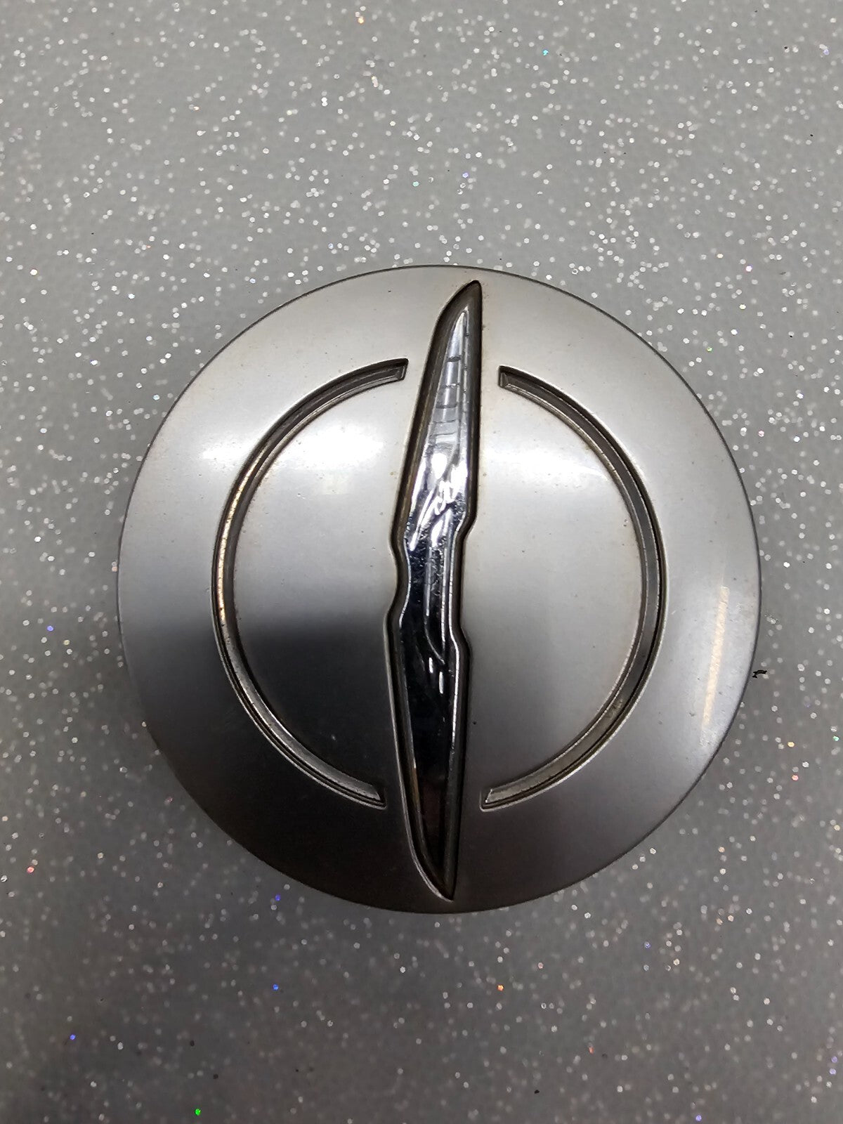 11-17 Chrysler 200 11-21 300 Pacifica Town & Country Front Center Cap Wheel OEM