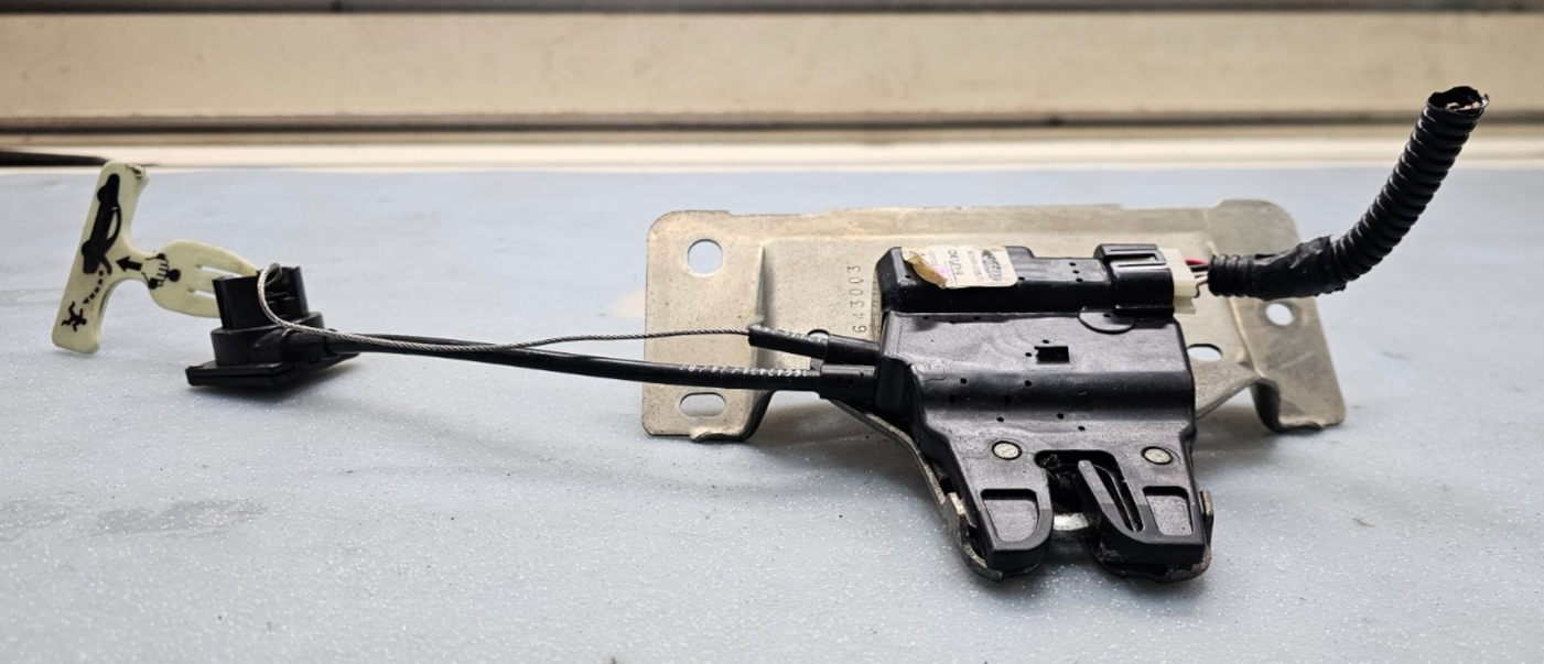 03-06 Lincoln Town Car Trunk Latch Release Actuator Deck Lid Door Lock Assembly
