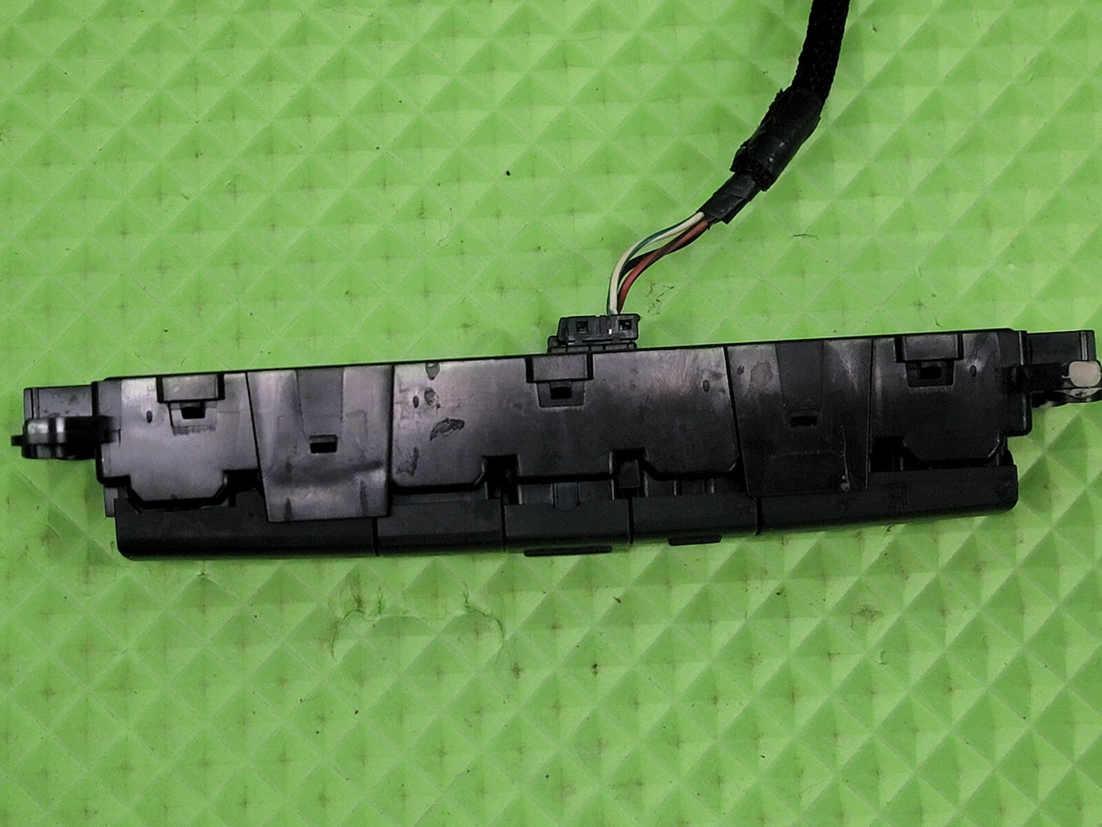 🔥06-10 CHRYSLER PT CRUISER CENTER DASH HAZARD / DEFROST CONTROL SWITCH OEM SW36