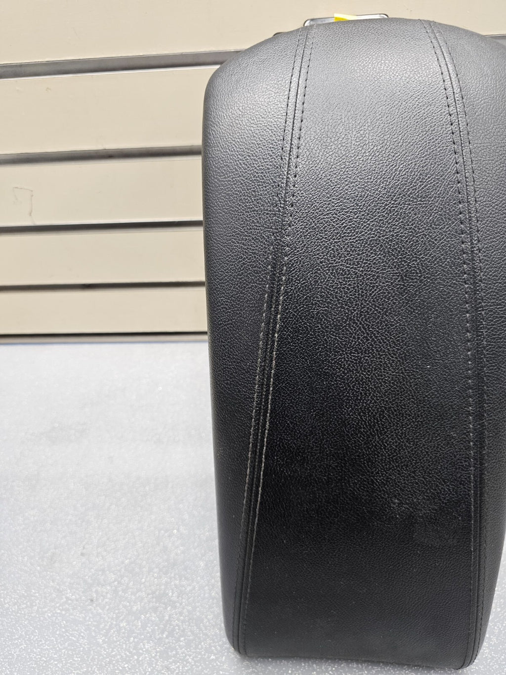 🔥11-14 HYUNDAI SONATA FRONT CENTER CONSOLE ARM REST LID COVER TOP PAD Black OEM