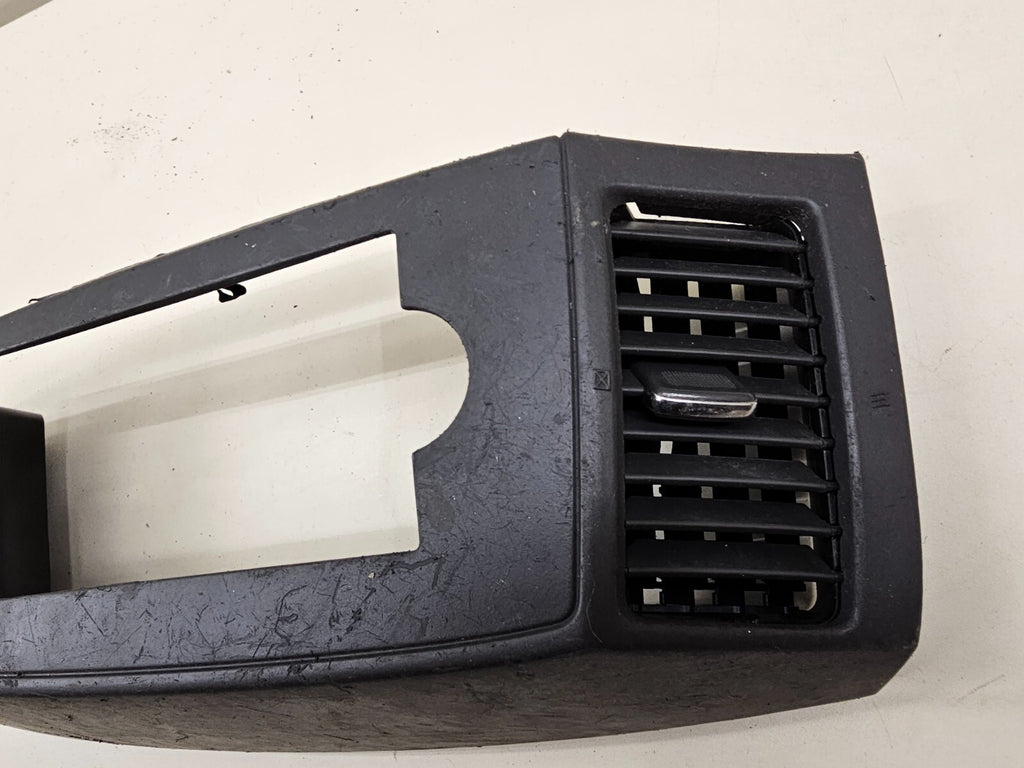 05-07 Jeep Grand Cherokee Center Radio Dash Bezel Trim Panel Surround Balck B30