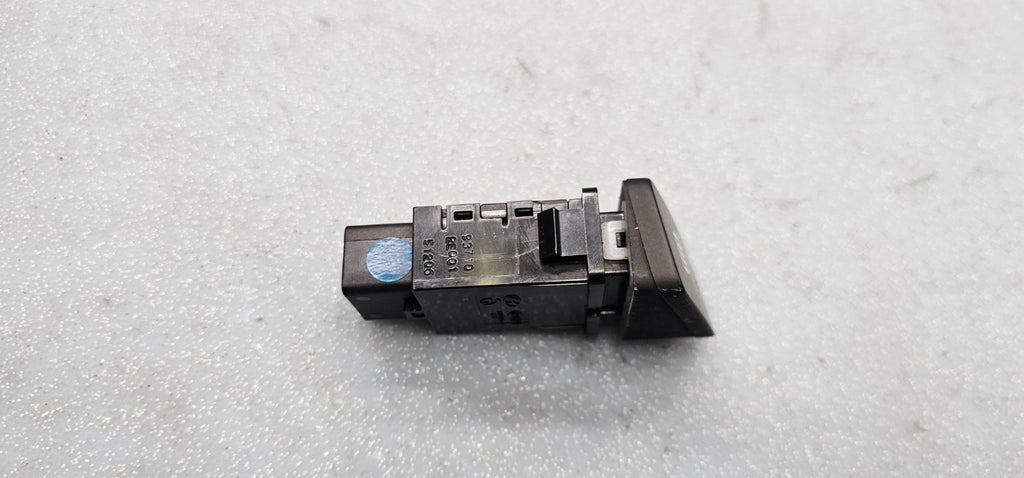🔥05-06 Hyundai Tucson Rear Defrosted Defroster Heater Control Switch Button