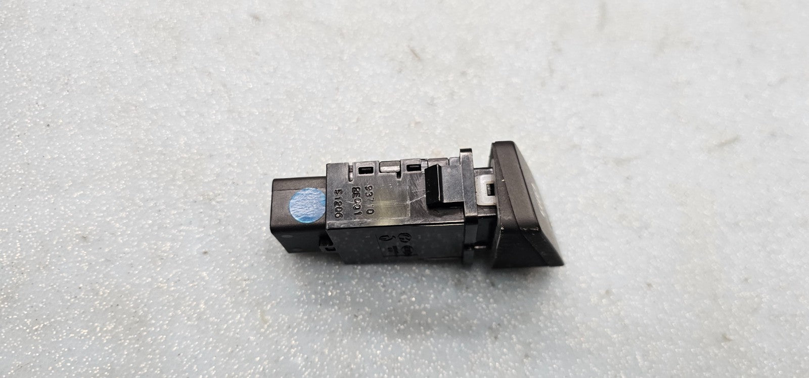 🔥05-06 Hyundai Tucson Rear Defrosted Defroster Heater Control Switch Button