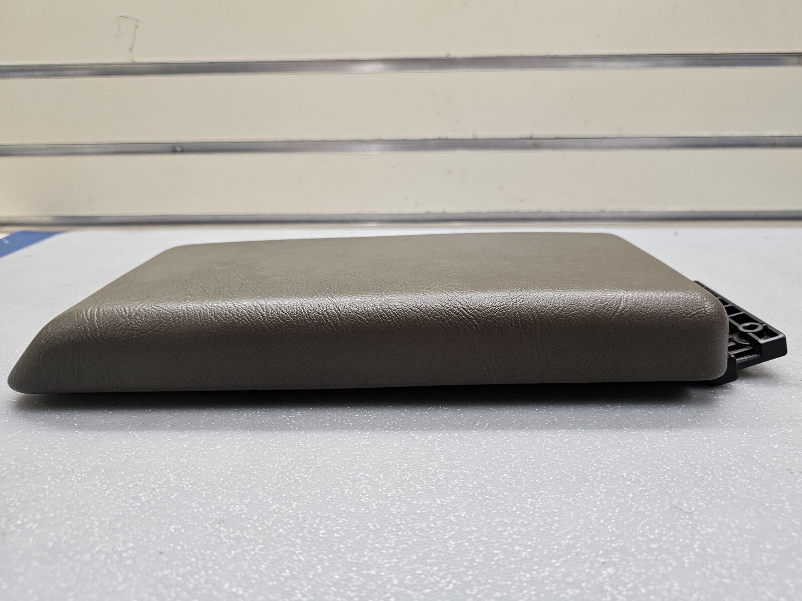 🔥94-00 Mercedes W202 C220 C280 Center Console Storage Lid Armrest Assembly Tan