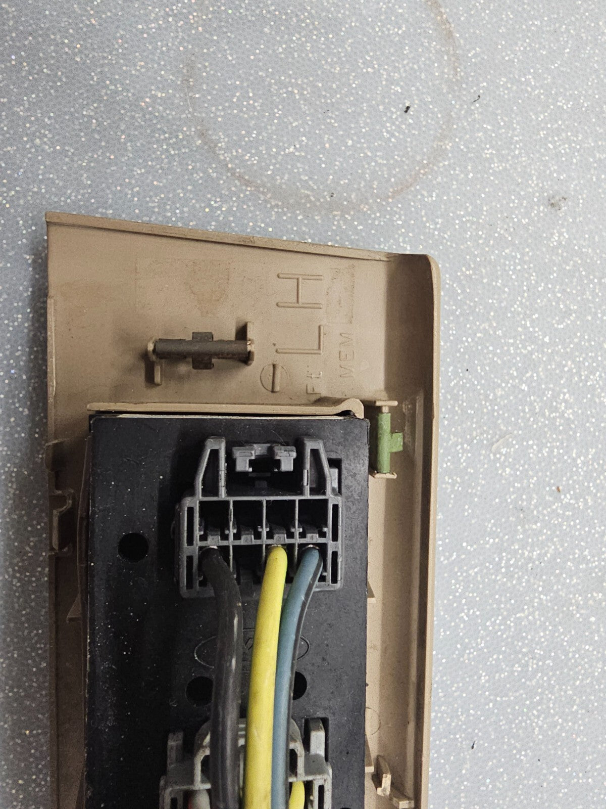03-06 Ford Expedition Left Driver Master Door Window Control Switch Assembly Tan