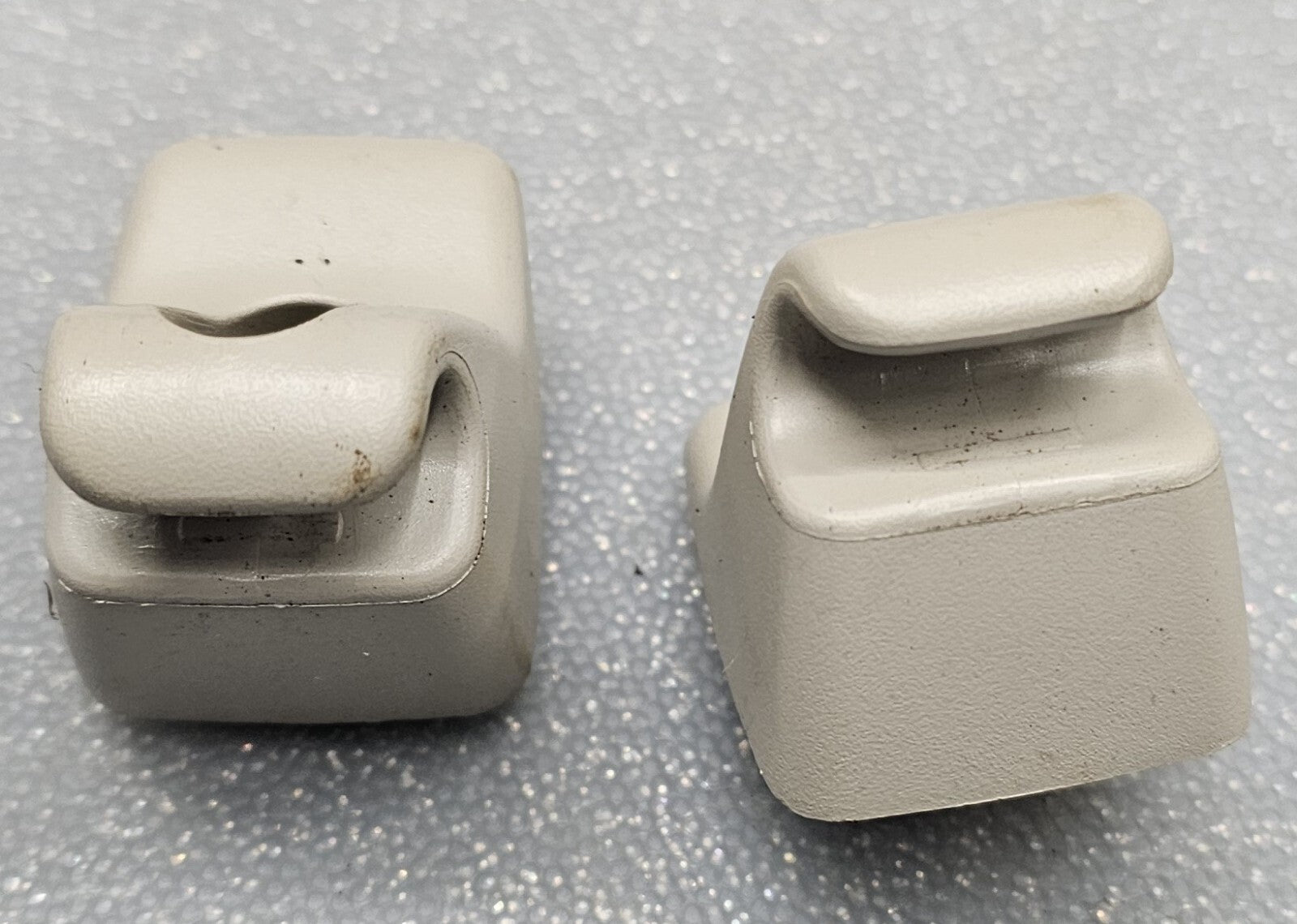 🔥04-12 CHEVY COLORADO GMC CANYON FRONT LEFT RIGHT SUN VISOR CLIPS SET PAIR OEM