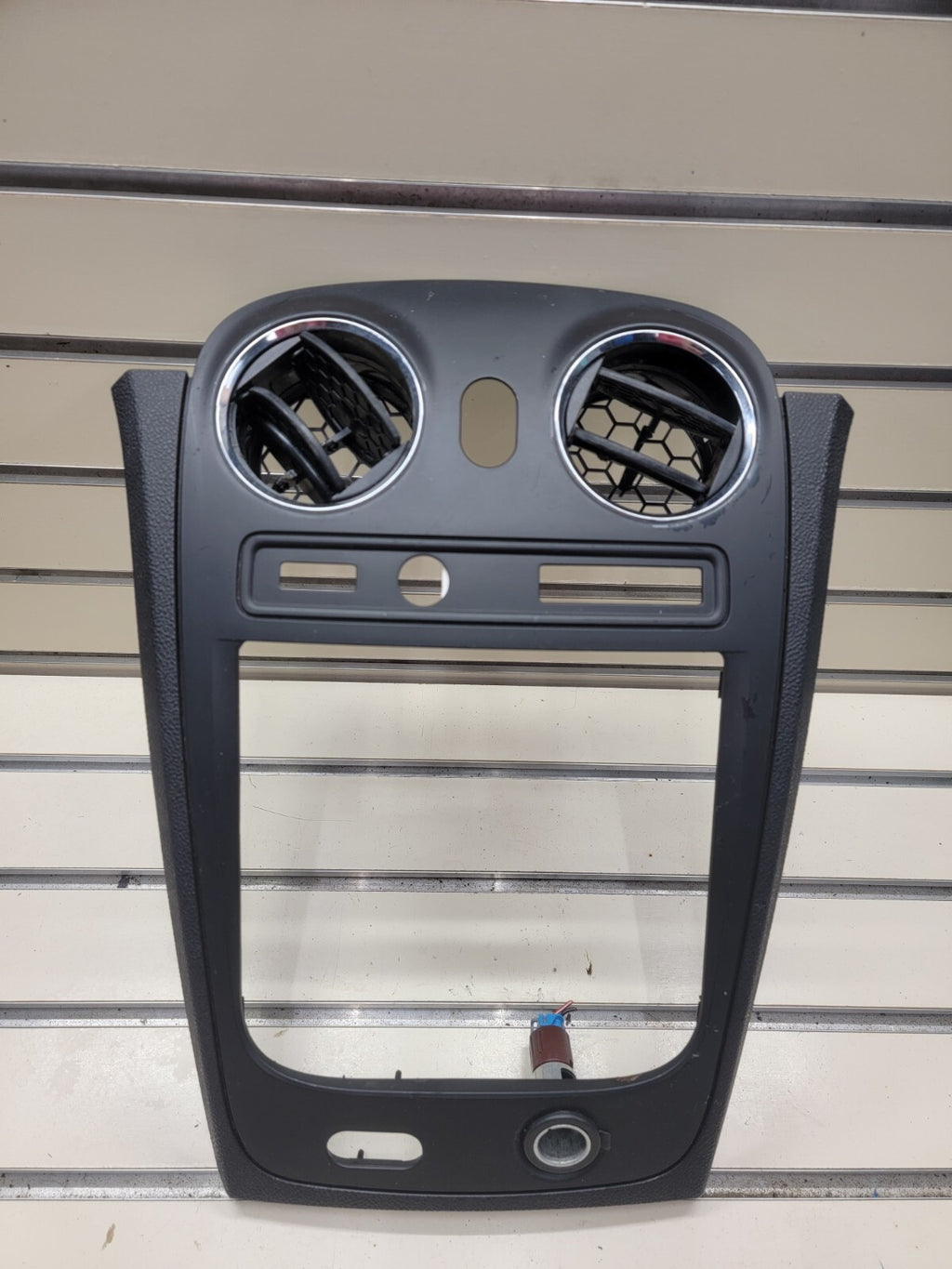 🔥2006-2011 Chevrolet HHR Center Dash Radio Trim w Vents B37 black