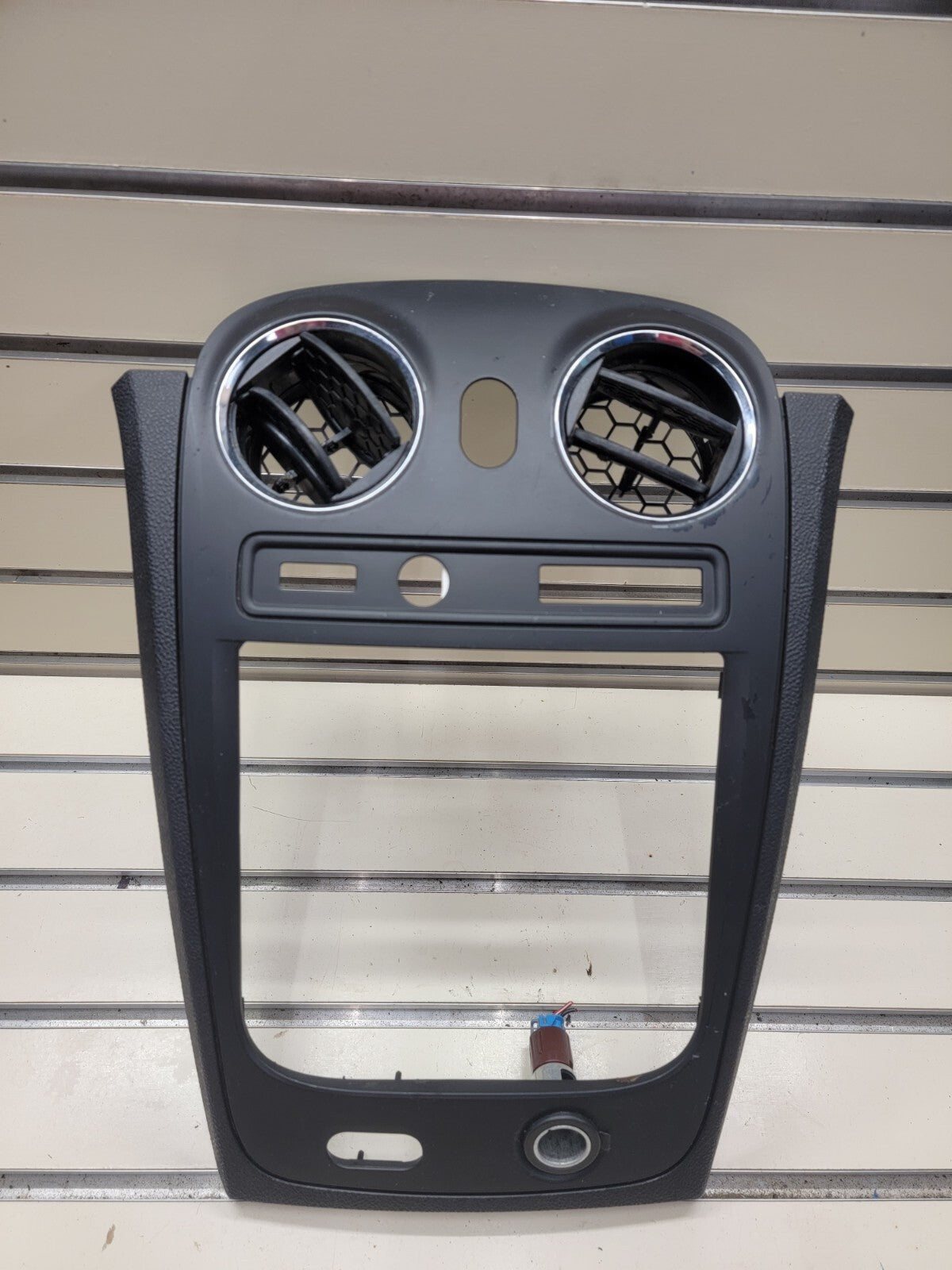 🔥2006-2011 Chevrolet HHR Center Dash Radio Trim w Vents B37 black