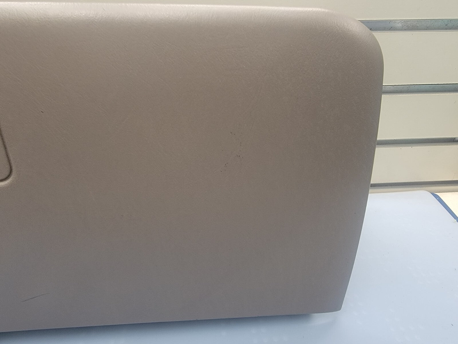 05-07 Ford F250 F350 Super Duty Glove Box Storage Compartment TAN G10