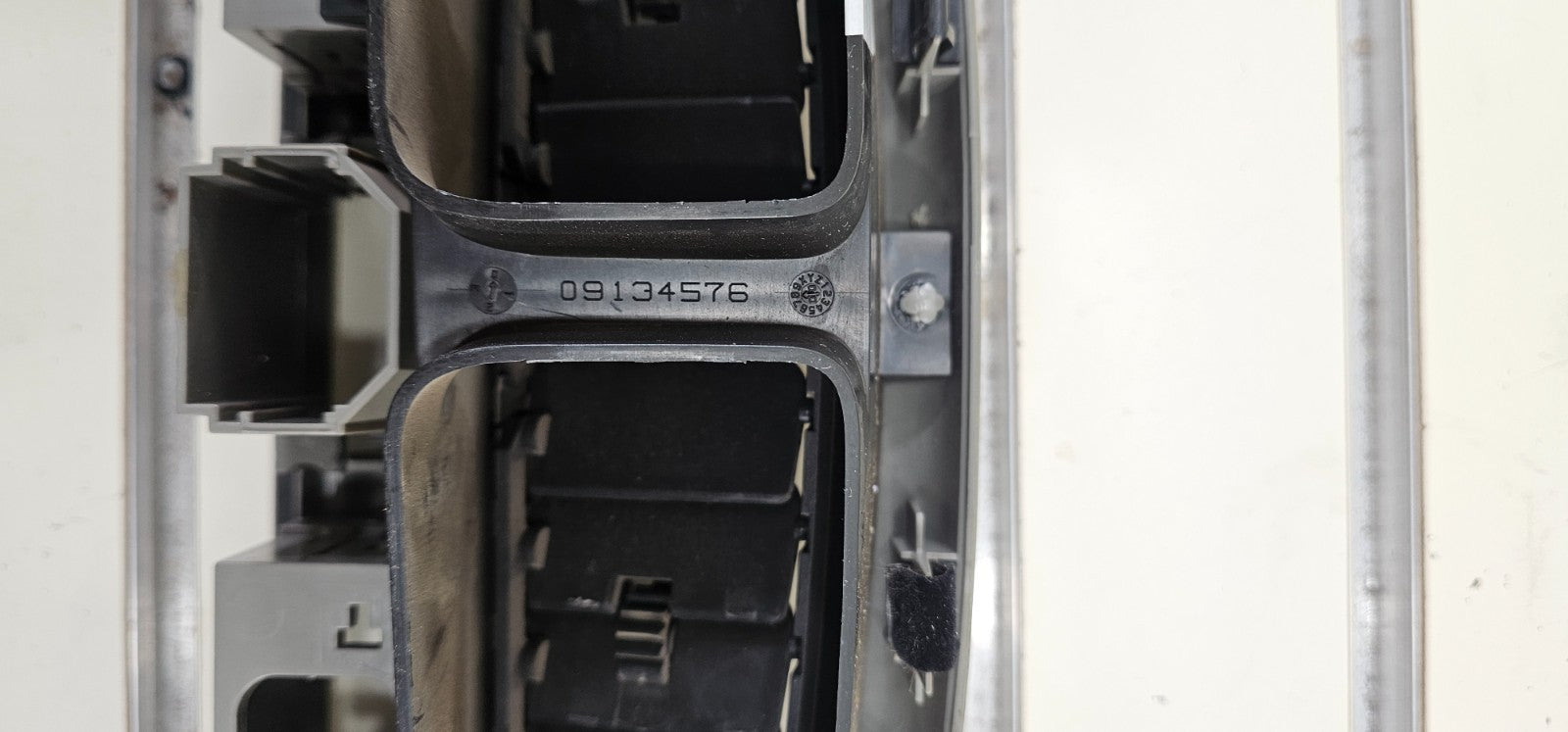 🔥01-05 Saturn L100 L200 L300 Radio Vent Center Bezel Dash Trim Silver/Black OEM