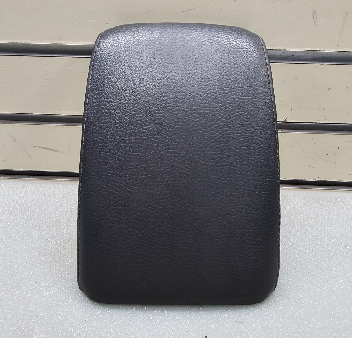 🔥05-08 Volkswagen VW Jetta Center Console Arm Rest Leather Cover Lid Black OEM