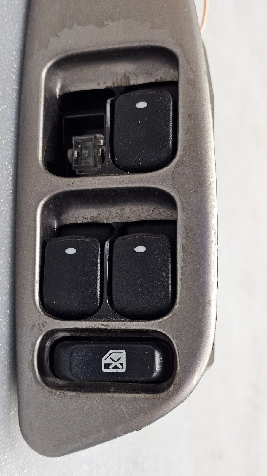 04-07 MALIBU LEFT DRIVER MASTER POWER WINDOW DOOR CONTROL SWITCH ASSEMBLY SILVER