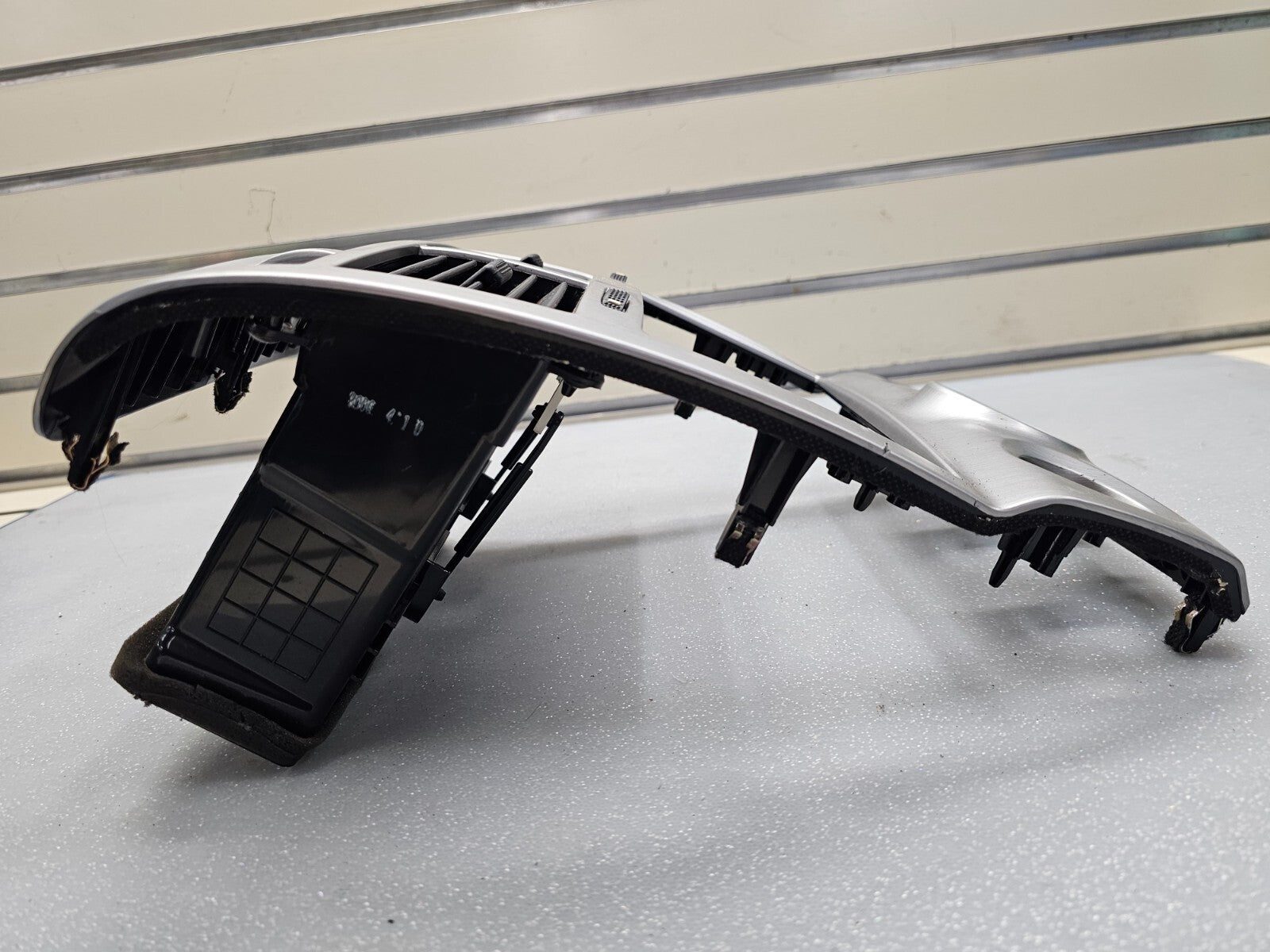 🔥05-09 KIA SPORTAGE CENTER DASH RADIO BEZEL TRIM CLIMATE CONTROL OEM SILVER