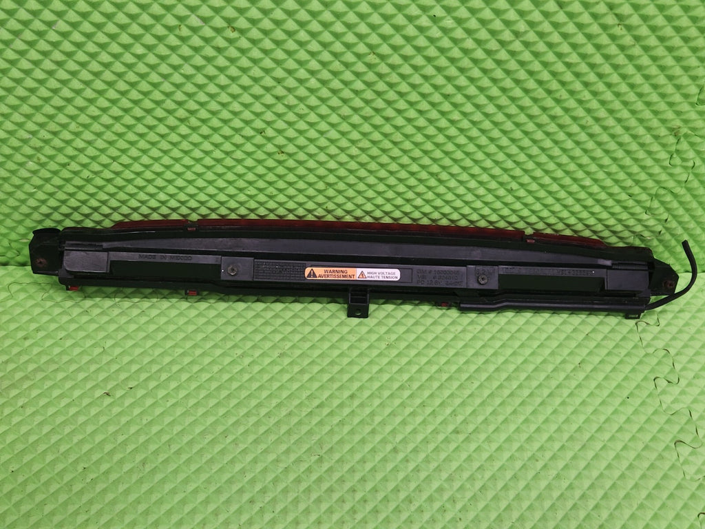 2002-2009 CHEVROLET TRAILBLAZER REAR 3RD HIGH MOUNTED BRAKE LIGHT OEM RED