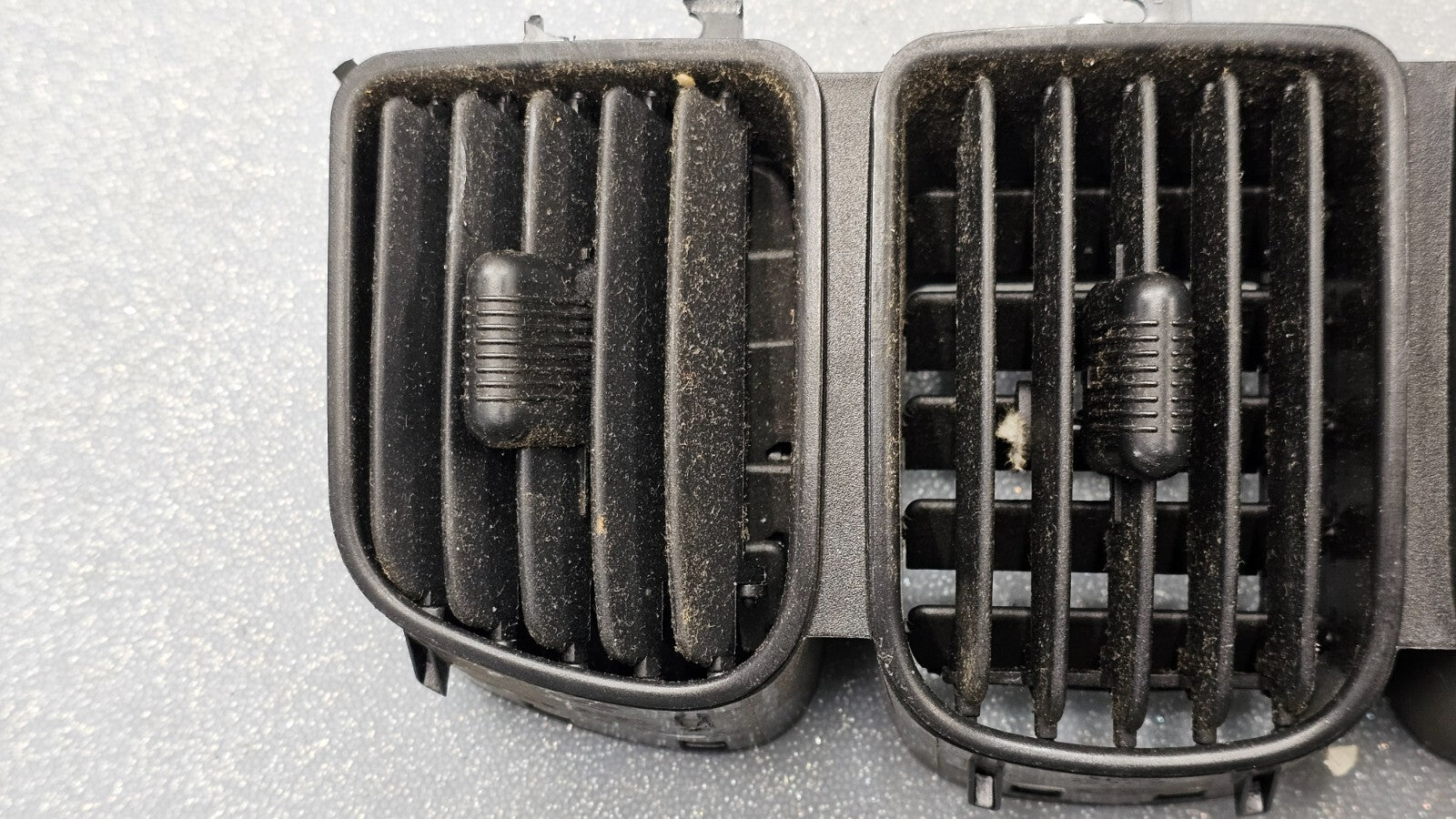 🔥 01-07 Dodge Grand Caravan Dash Center Air Vents A/C AC Heater Panel  Black