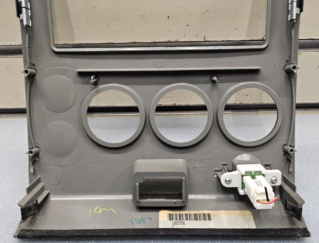 🔥04-07 ARMADA TITAN STEREO RADIO DASH PANEL TRIM CLIMATE CONTROL BEZEL DK GRAY