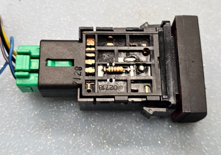 🔥04-09 Kia Cerato/Spectra Hazard Warning light switch Black OEM