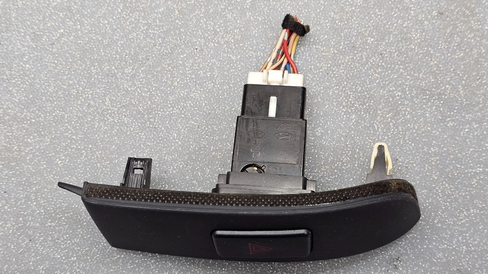 🔥06-08 Hyundai Sonata Hazard Hread Light Lamp Control Switch Bezel Black OEM